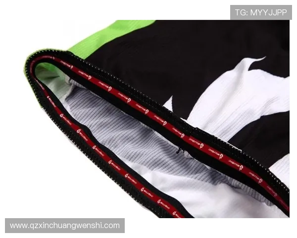 儿童足球明星卫衣助力小球员梦想成真展现运动风采与个性魅力 儿童足球明星卫衣助力小球员梦想成真展现运动风采与个性魅力